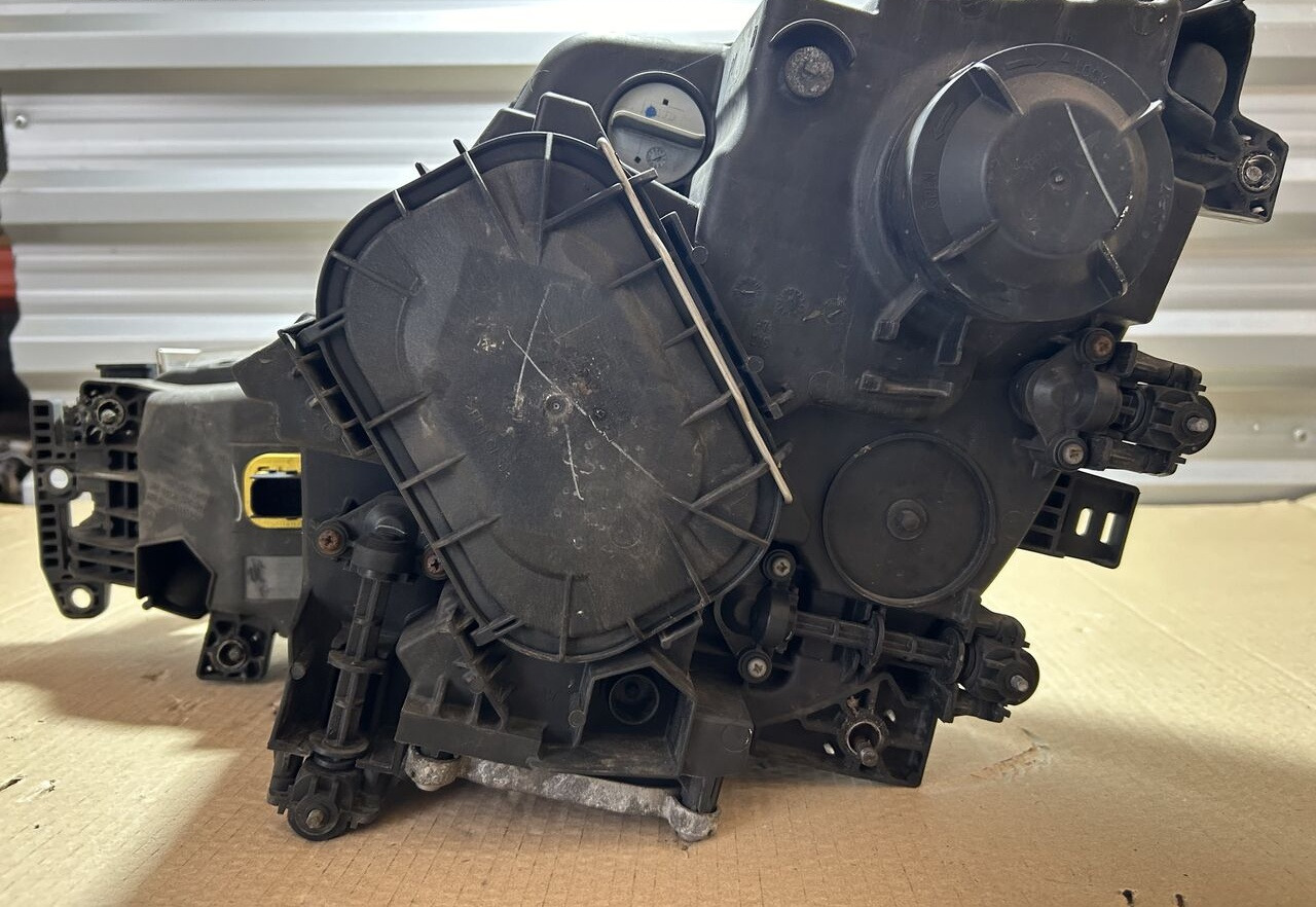 Mercedes-Benz ACTROS MP4 A9608200739 Mercedes-Benz ACTROS MP4 truck - Koplamp voor Vrachtwagen: afbeelding 4 Mercedes-Benz ACTROS MP4 A9608200739 Mercedes-Benz ACTROS MP4 truck - Koplamp voor Vrachtwagen: afbeelding 4