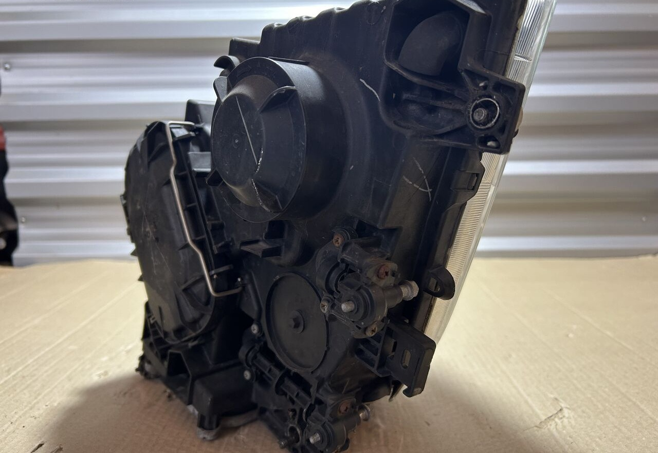 Mercedes-Benz ACTROS MP4 A9608200739 Mercedes-Benz ACTROS MP4 truck - Koplamp voor Vrachtwagen: afbeelding 5 Mercedes-Benz ACTROS MP4 A9608200739 Mercedes-Benz ACTROS MP4 truck - Koplamp voor Vrachtwagen: afbeelding 5