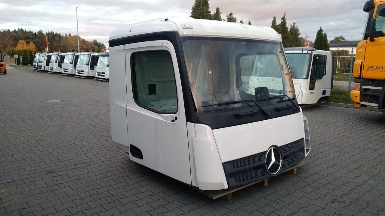 Mercedes-Benz Arocs 8x8 8x6 4x4 6x6 6x4 M Classic Space 320mm Mercedes-Benz AROCS Arocs 8x8 8x6 4x4 6x6 6x4 M Classic Space 320mm truck - Cabine voor Vrachtwagen: afbeelding 1 Mercedes-Benz Arocs 8x8 8x6 4x4 6x6 6x4 M Classic Space 320mm Mercedes-Benz AROCS Arocs 8x8 8x6 4x4 6x6 6x4 M Classic Space 320mm truck - Cabine voor Vrachtwagen: afbeelding 1
