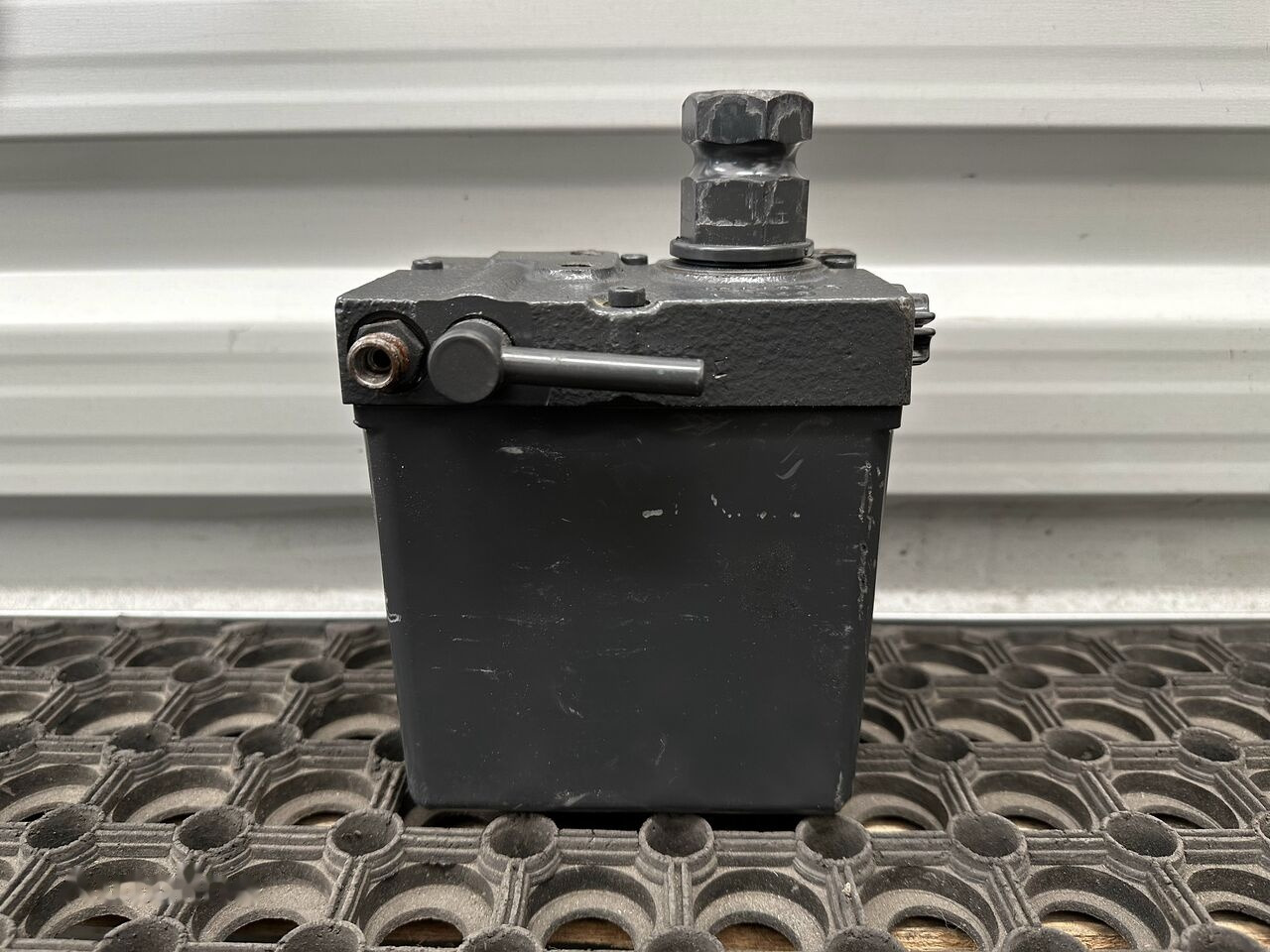 POMPKA PODNOSZENIA KABINY A9605530001 ACTROS MP4 Mercedes-Benz ACTROS MP4 A9605530001 truck - Hydraulische pomp voor Vrachtwagen: afbeelding 2 POMPKA PODNOSZENIA KABINY A9605530001 ACTROS MP4 Mercedes-Benz ACTROS MP4 A9605530001 truck - Hydraulische pomp voor Vrachtwagen: afbeelding 2