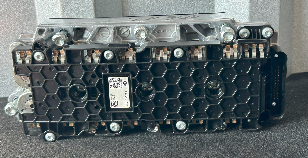 ZF DAF XF 106 530 TRAXON ZF VALVE BLOCK - ECU voor Vrachtwagen: afbeelding 3 ZF DAF XF 106 530 TRAXON ZF VALVE BLOCK - ECU voor Vrachtwagen: afbeelding 3