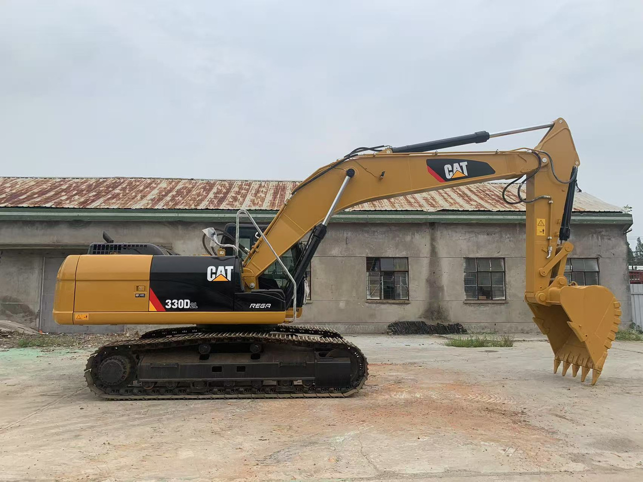 Caterpillar 330C, 330D Excavator 30 ton Japan Origin Mining Machine - Rupsgraafmachine: afbeelding 1 Caterpillar 330C, 330D Excavator 30 ton Japan Origin Mining Machine - Rupsgraafmachine: afbeelding 1