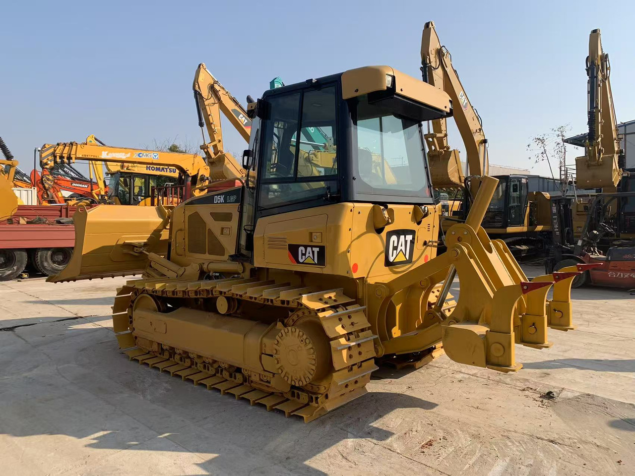 Caterpillar Bulldozer CAT D5G, D5K Good Price Japan Origin Tractor - Bulldozer: afbeelding 3 Caterpillar Bulldozer CAT D5G, D5K Good Price Japan Origin Tractor - Bulldozer: afbeelding 3