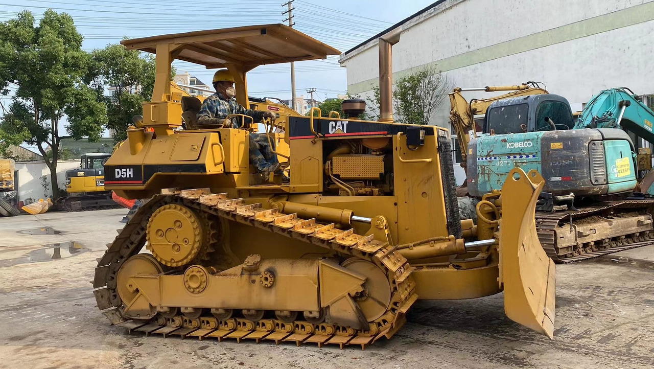 Caterpillar Bulldozer CAT D5H, D5K Cheap Japan Origin Bulldozer - Bulldozer: afbeelding 4 Caterpillar Bulldozer CAT D5H, D5K Cheap Japan Origin Bulldozer - Bulldozer: afbeelding 4