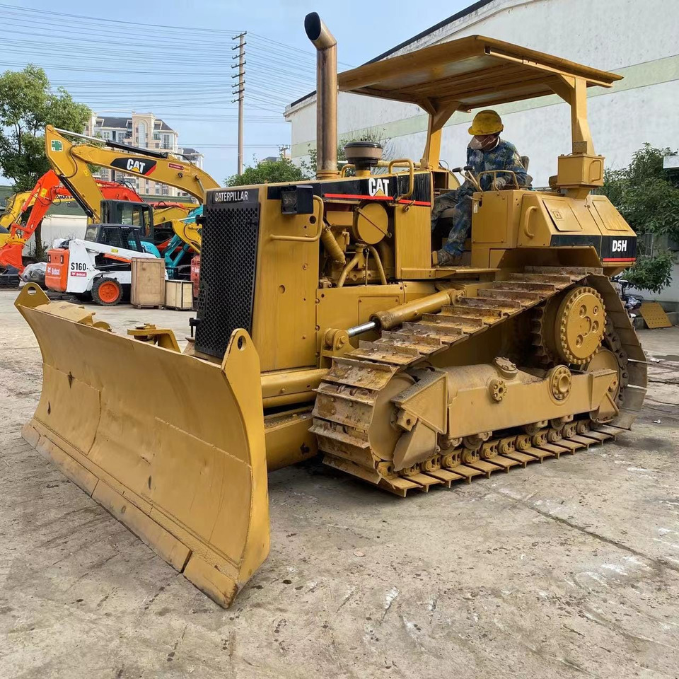 Caterpillar Bulldozer CAT D5H, D5K Cheap Japan Origin Bulldozer - Bulldozer: afbeelding 1 Caterpillar Bulldozer CAT D5H, D5K Cheap Japan Origin Bulldozer - Bulldozer: afbeelding 1