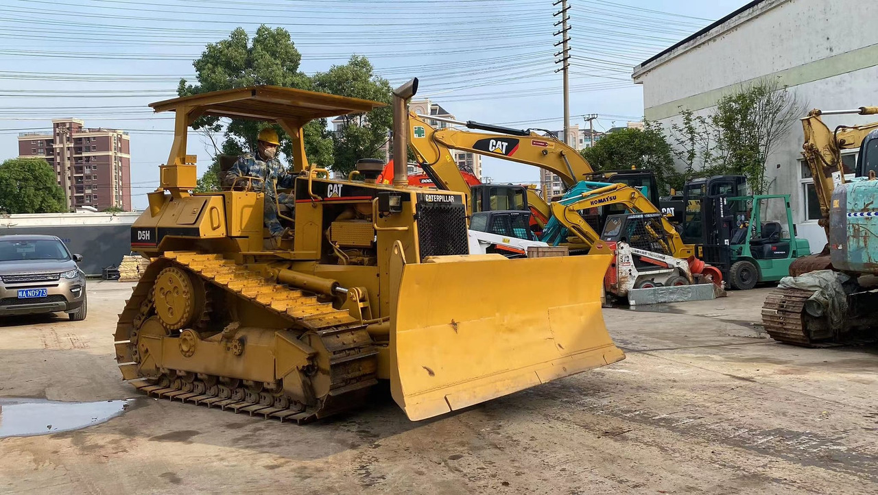 Caterpillar Bulldozer CAT D5H, D5K Cheap Japan Origin Bulldozer - Bulldozer: afbeelding 3 Caterpillar Bulldozer CAT D5H, D5K Cheap Japan Origin Bulldozer - Bulldozer: afbeelding 3