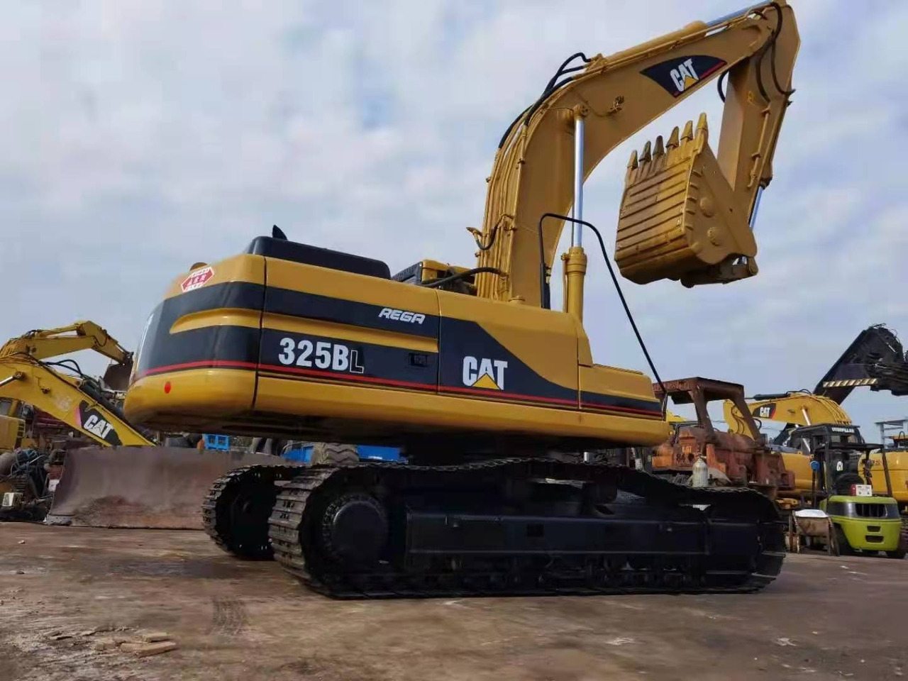 Caterpillar Excavator Secondhand Condition CAT 325BL, 330BL, 320BL - Rupsgraafmachine: afbeelding 3 Caterpillar Excavator Secondhand Condition CAT 325BL, 330BL, 320BL - Rupsgraafmachine: afbeelding 3