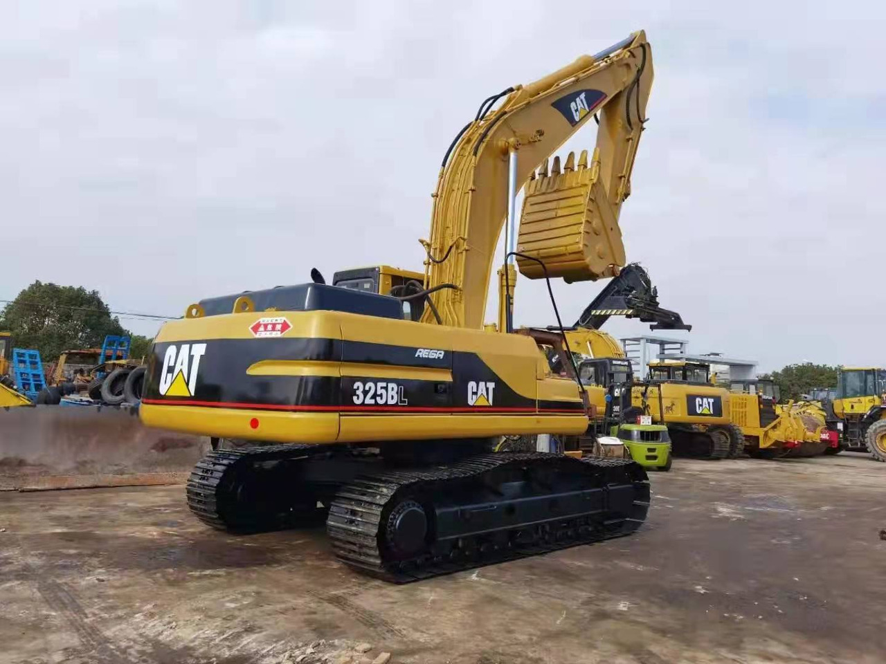 Caterpillar Excavator Secondhand Condition CAT 325BL, 330BL, 320BL - Rupsgraafmachine: afbeelding 1 Caterpillar Excavator Secondhand Condition CAT 325BL, 330BL, 320BL - Rupsgraafmachine: afbeelding 1
