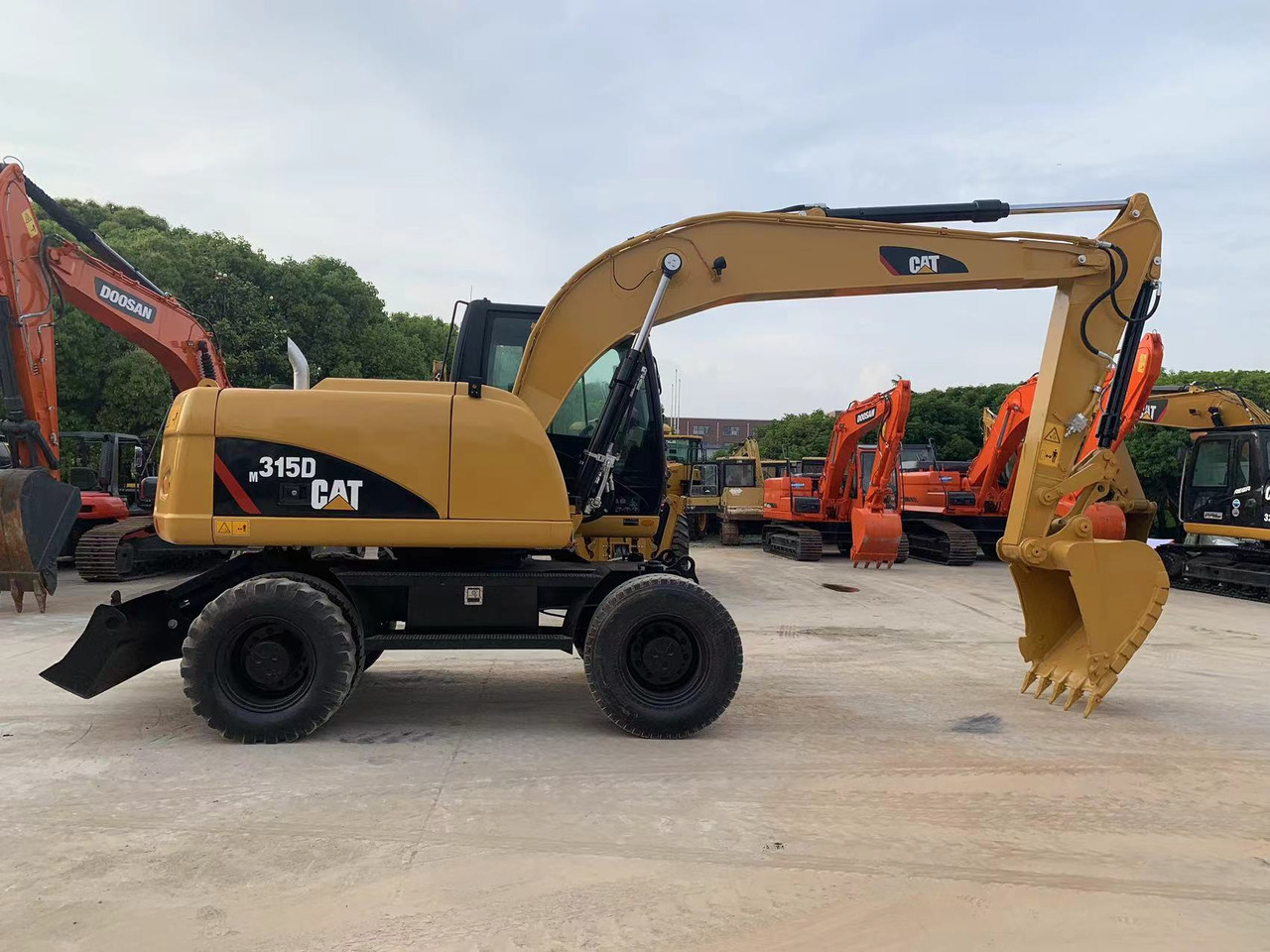 Caterpillar M315D Wheel Excavator Moving by Tires - Mobiele graafmachine: afbeelding 1 Caterpillar M315D Wheel Excavator Moving by Tires - Mobiele graafmachine: afbeelding 1