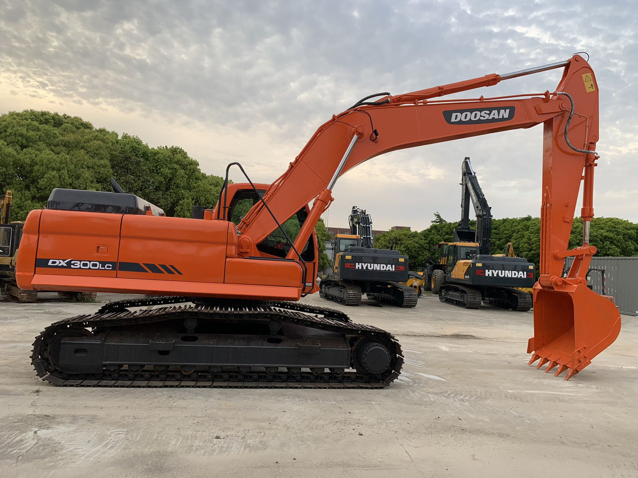 Doosan DX300 Heavy Mining Excavator Secondhand 30 ton Excavator - Rupsgraafmachine: afbeelding 1 Doosan DX300 Heavy Mining Excavator Secondhand 30 ton Excavator - Rupsgraafmachine: afbeelding 1