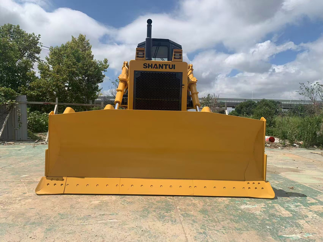 SHANTUI Bulldozer SD22, SD32, SD16 Secondhand Condition - Bulldozer: afbeelding 1 SHANTUI Bulldozer SD22, SD32, SD16 Secondhand Condition - Bulldozer: afbeelding 1