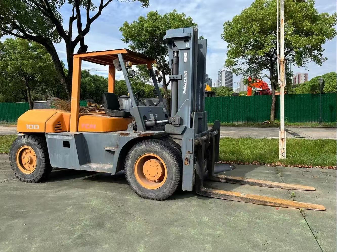 TCM FD100 Forklift Original Color 10 ton Forklift Truck - Diesel heftruck: afbeelding 1 TCM FD100 Forklift Original Color 10 ton Forklift Truck - Diesel heftruck: afbeelding 1