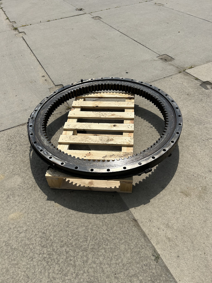 Volvo EW140C - Draaikrans voor Graafmachine: afbeelding 1 Volvo EW140C - Draaikrans voor Graafmachine: afbeelding 1