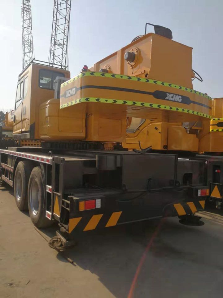 XCMG QY70KC - Mobiele kraan: afbeelding 2 XCMG QY70KC - Mobiele kraan: afbeelding 2