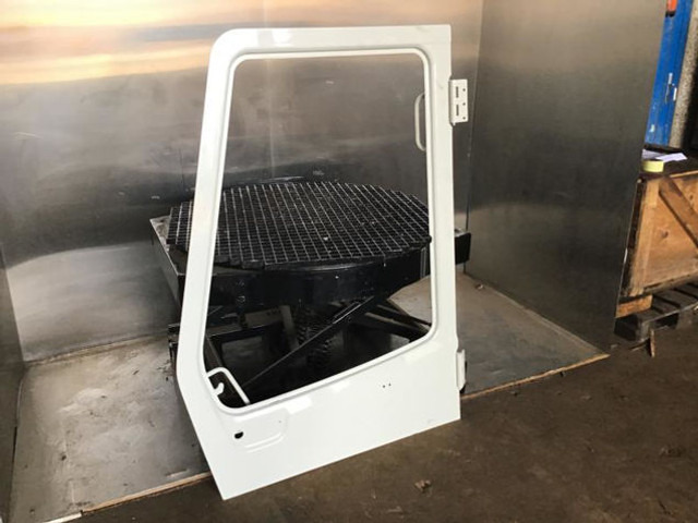 Liebherr Cabin Door - Deur en onderdelen: afbeelding 3 Liebherr Cabin Door - Deur en onderdelen: afbeelding 3