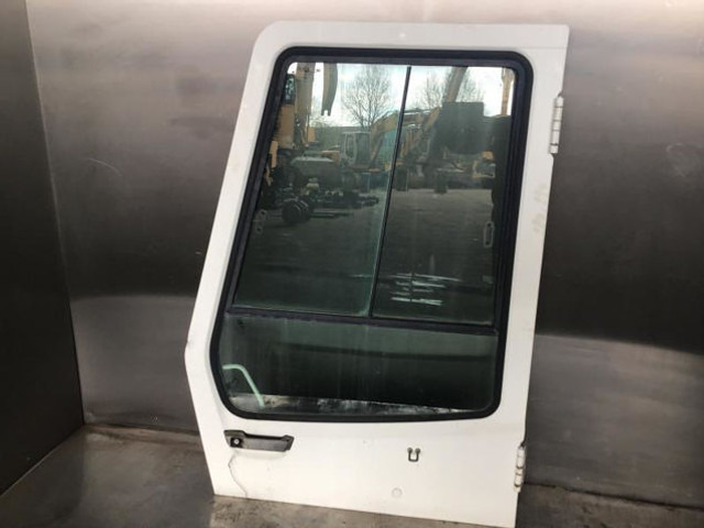 Liebherr Cabin Door - Deur en onderdelen: afbeelding 2 Liebherr Cabin Door - Deur en onderdelen: afbeelding 2