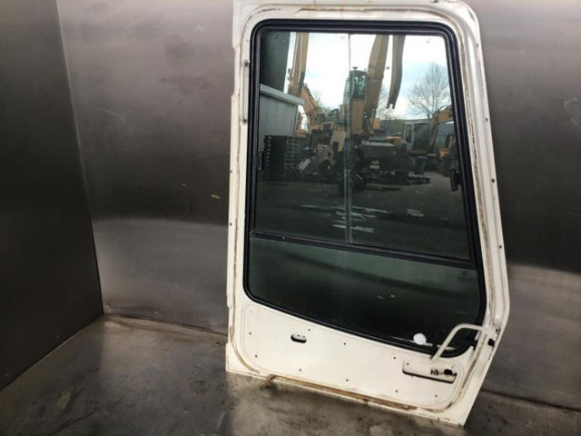 Liebherr Cabin Door - Deur en onderdelen: afbeelding 3 Liebherr Cabin Door - Deur en onderdelen: afbeelding 3