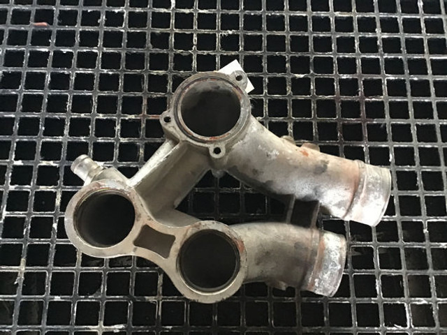 Liebherr Coolant pipe bend - Airco onderdeel: afbeelding 3 Liebherr Coolant pipe bend - Airco onderdeel: afbeelding 3