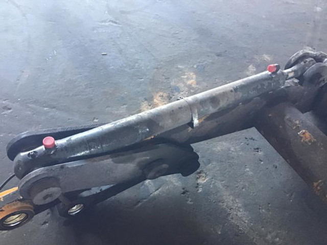 Liebherr Cylinder - Draaikantelstuk voor Bouwmachine: afbeelding 2 Liebherr Cylinder - Draaikantelstuk voor Bouwmachine: afbeelding 2