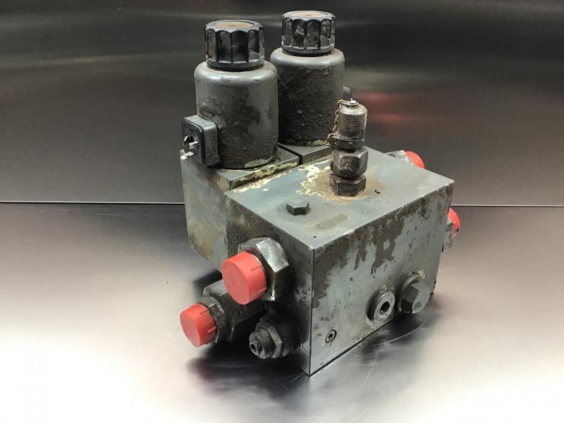 Liebherr Directional Control Valve - Hydraulische klep voor Bouwmachine: afbeelding 1 Liebherr Directional Control Valve - Hydraulische klep voor Bouwmachine: afbeelding 1