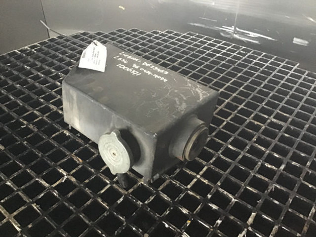 Liebherr Equalizing Reservoir - Expansietank: afbeelding 2 Liebherr Equalizing Reservoir - Expansietank: afbeelding 2