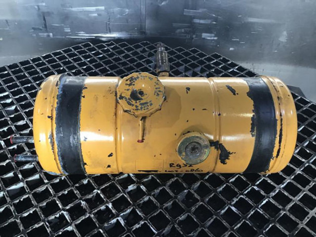 Liebherr Equalizing Reservoir - Expansietank: afbeelding 2 Liebherr Equalizing Reservoir - Expansietank: afbeelding 2