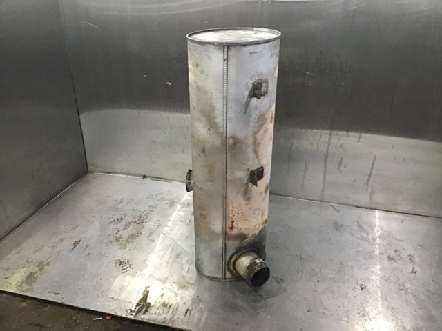 Liebherr Exhaust Silencer - Geluiddemper: afbeelding 1 Liebherr Exhaust Silencer - Geluiddemper: afbeelding 1