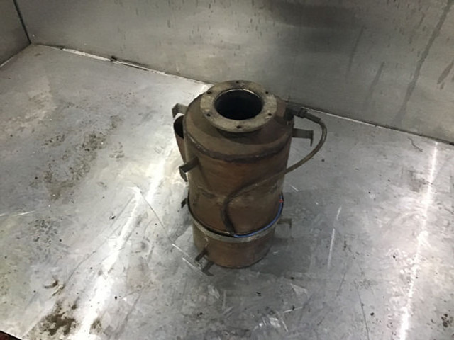 Liebherr Exhaust Silencer - Geluiddemper: afbeelding 1 Liebherr Exhaust Silencer - Geluiddemper: afbeelding 1