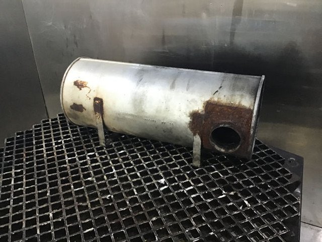 Liebherr Exhaust Silencer - Geluiddemper: afbeelding 1 Liebherr Exhaust Silencer - Geluiddemper: afbeelding 1