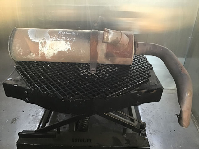 Liebherr Exhaust Silencer - Geluiddemper: afbeelding 1 Liebherr Exhaust Silencer - Geluiddemper: afbeelding 1