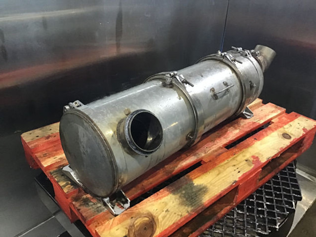 Liebherr Exhaust System - Geluiddemper: afbeelding 2 Liebherr Exhaust System - Geluiddemper: afbeelding 2