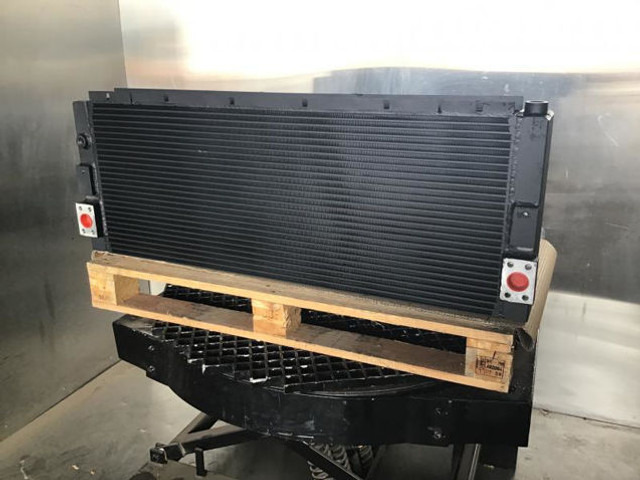 Liebherr Oilcooler - Oliekoeler: afbeelding 1 Liebherr Oilcooler - Oliekoeler: afbeelding 1