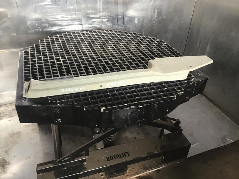 Liebherr R914STD / R914HDSL / R914B / R914 EW / R904 / R924 B / R934 / R934B / R954B / R964B / R974B / R974 - Luchtinlaatpijp: afbeelding 1 Liebherr R914STD / R914HDSL / R914B / R914 EW / R904 / R924 B / R934 / R934B / R954B / R964B / R974B / R974 - Luchtinlaatpijp: afbeelding 1