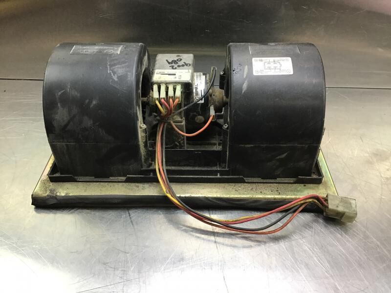 Liebherr R946 LC / R946 NLC / R956 / R976 / R926 LC / R920 / R920 LC - Interieurventilator: afbeelding 3 Liebherr R946 LC / R946 NLC / R956 / R976 / R926 LC / R920 / R920 LC - Interieurventilator: afbeelding 3