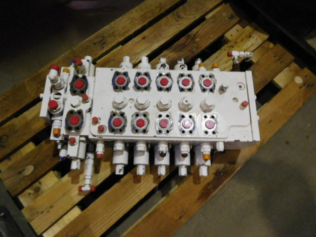 Liebherr Valveblock - Klep: afbeelding 1 Liebherr Valveblock - Klep: afbeelding 1