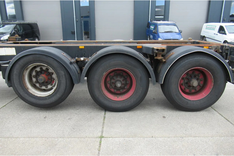 Renders Container Chassis / Extendable on rear / BPW + drum - Containertransporter/ Wissellaadbak oplegger: afbeelding 5 Renders Container Chassis / Extendable on rear / BPW + drum - Containertransporter/ Wissellaadbak oplegger: afbeelding 5