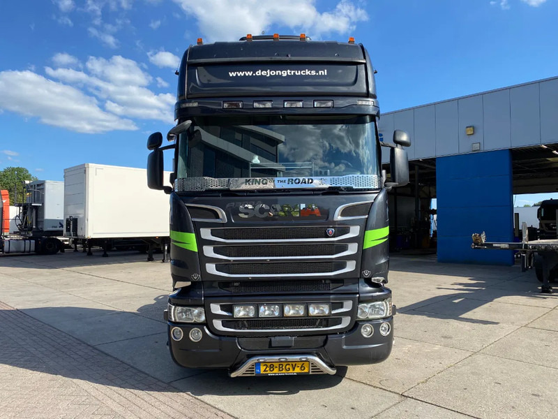 Scania R520 V8 / 6x2/4 / Retarder / Full air suspension / Steering Axle - Trekker: afbeelding 2 Scania R520 V8 / 6x2/4 / Retarder / Full air suspension / Steering Axle - Trekker: afbeelding 2