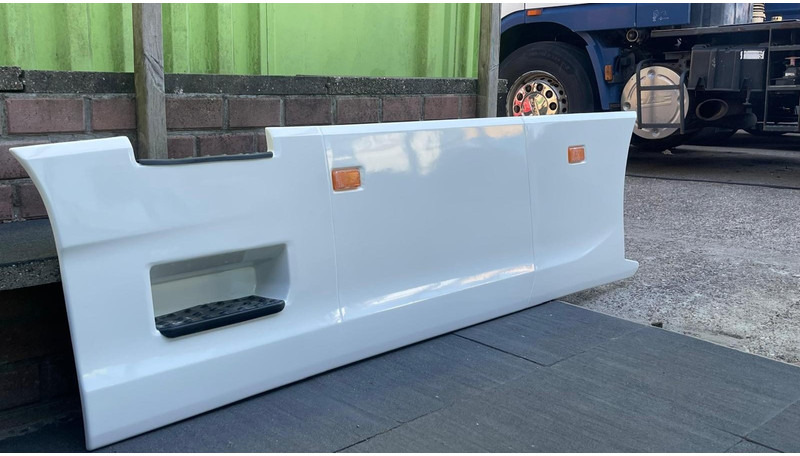 Scania Side Skirt Scania zijskirts - Aerokit/ Spoiler voor Vrachtwagen: afbeelding 2 Scania Side Skirt Scania zijskirts - Aerokit/ Spoiler voor Vrachtwagen: afbeelding 2