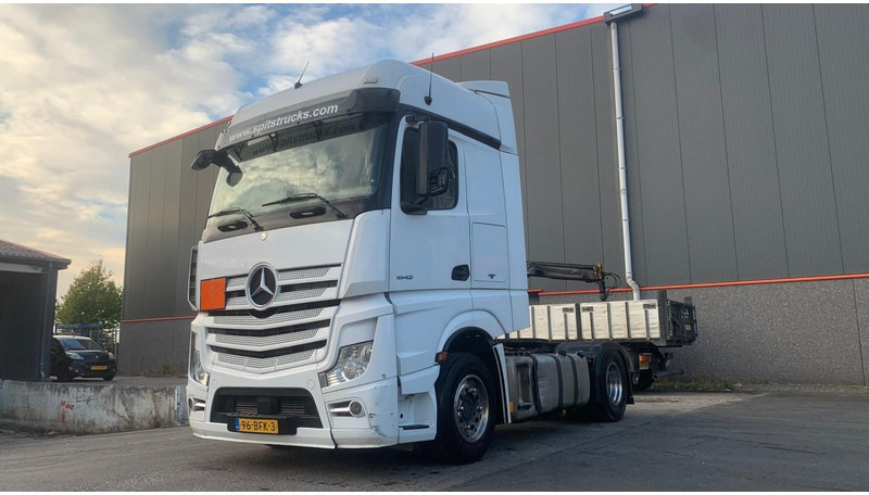 Mercedes-Benz Actros 1842 Dakspoiler + Koelkast - Trekker: afbeelding 1 Mercedes-Benz Actros 1842 Dakspoiler + Koelkast - Trekker: afbeelding 1