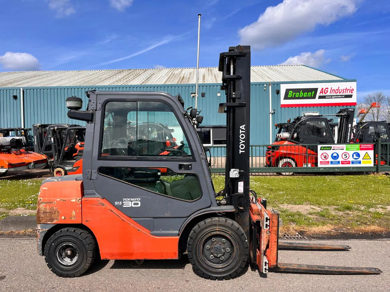 Toyota 52-8FDF30 - Diesel heftruck: afbeelding 1 Toyota 52-8FDF30 - Diesel heftruck: afbeelding 1