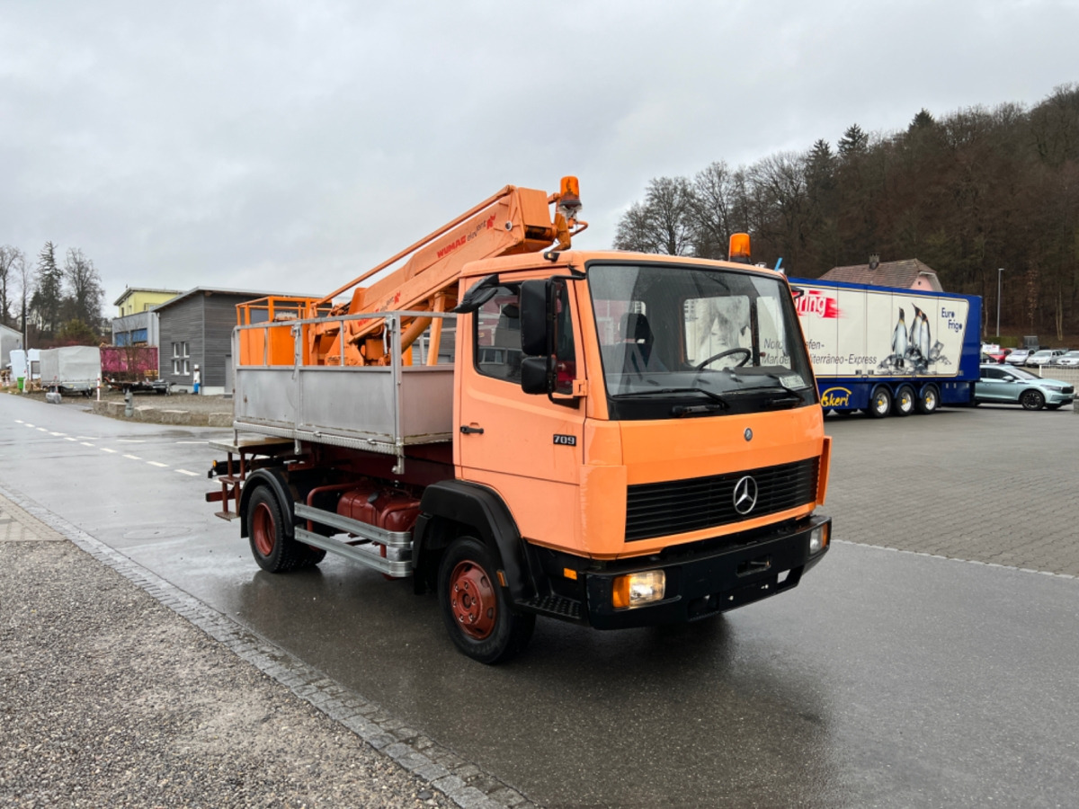 MERCEDES 709 WUMAG GELENKSTEIGER 14M - Gemeentelijke machine/ Speciaal: afbeelding 2 MERCEDES 709 WUMAG GELENKSTEIGER 14M - Gemeentelijke machine/ Speciaal: afbeelding 2
