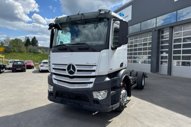 Mercedes-Benz Antos 1851 4x2 - Chassis vrachtwagen: afbeelding 1 Mercedes-Benz Antos 1851 4x2 - Chassis vrachtwagen: afbeelding 1