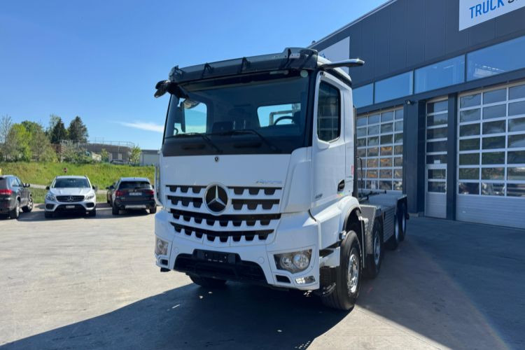Mercedes-Benz Arocs 3251 8x4 - Haakarmsysteem vrachtwagen: afbeelding 1 Mercedes-Benz Arocs 3251 8x4 - Haakarmsysteem vrachtwagen: afbeelding 1