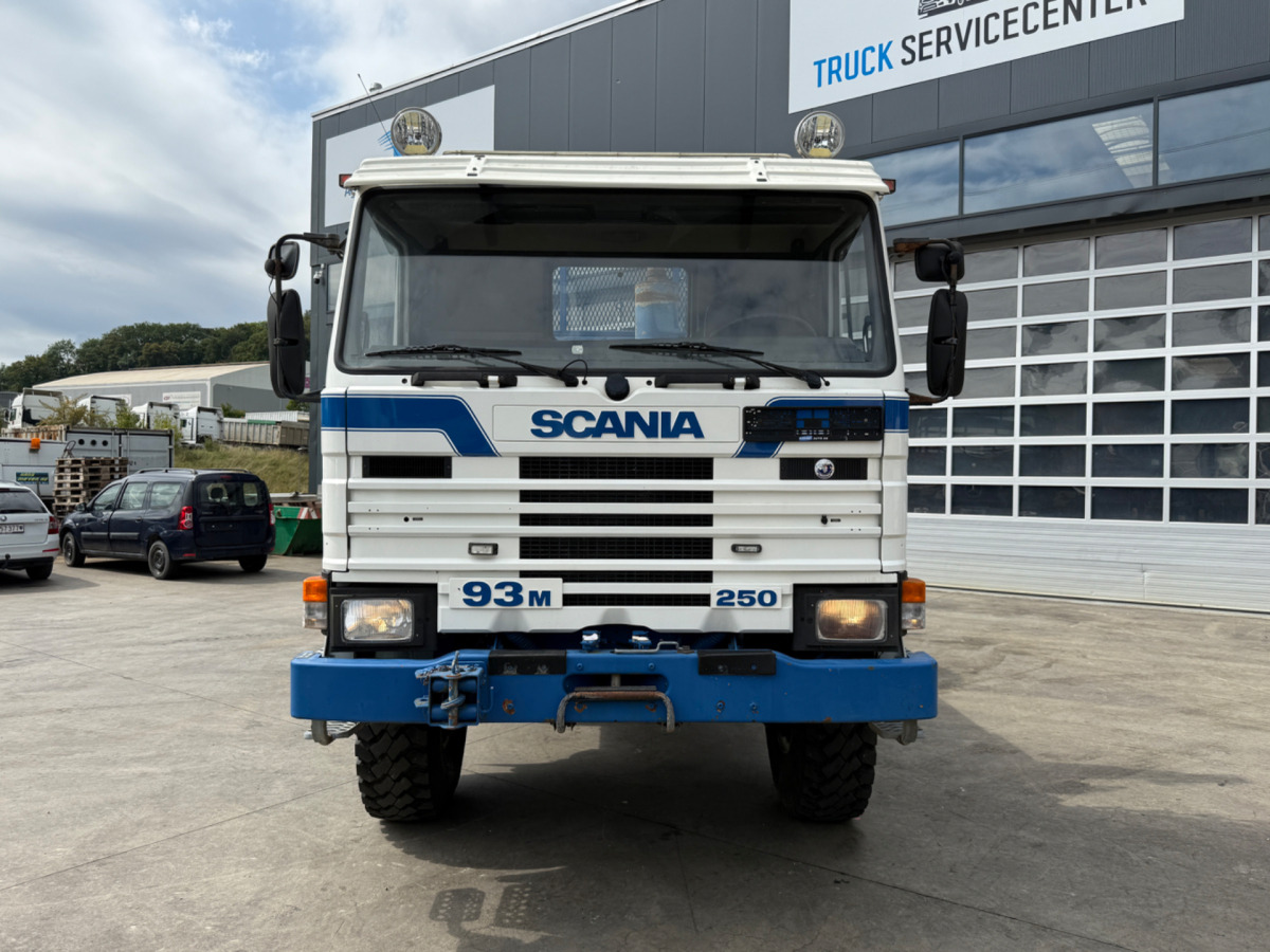 SCANIA 93M 250 4x4 - Vrachtwagen met open laadbak: afbeelding 2 SCANIA 93M 250 4x4 - Vrachtwagen met open laadbak: afbeelding 2