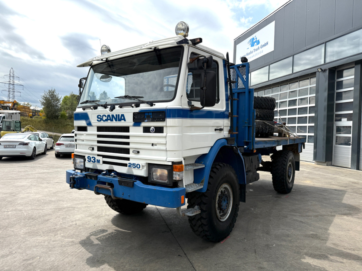 SCANIA 93M 250 4x4 - Vrachtwagen met open laadbak: afbeelding 1 SCANIA 93M 250 4x4 - Vrachtwagen met open laadbak: afbeelding 1