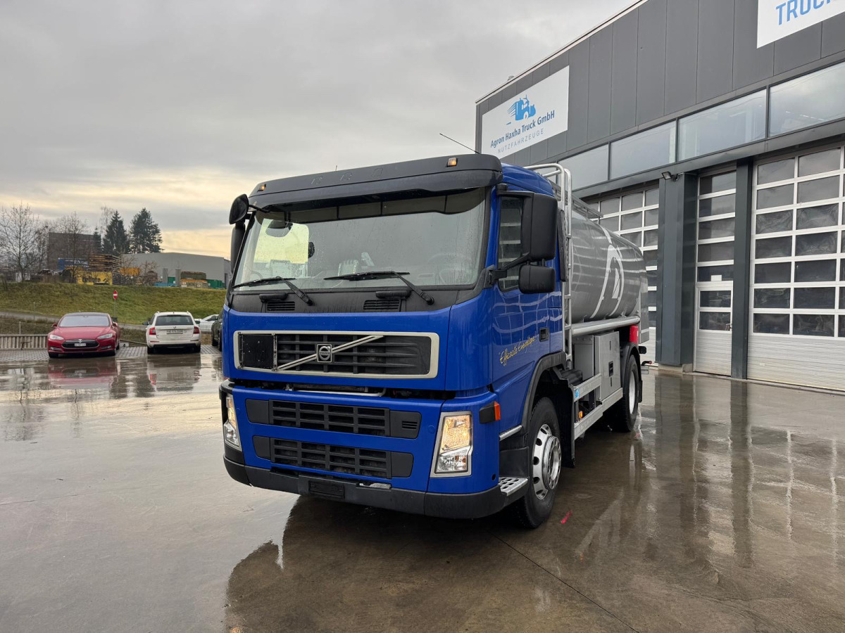 VOLVO FM-440 4x2 Tankwagen 13'500L - Tankwagen: afbeelding 1 VOLVO FM-440 4x2 Tankwagen 13'500L - Tankwagen: afbeelding 1
