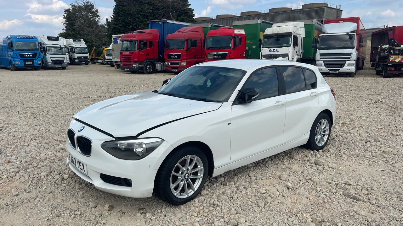 BMW 116D - Hatchback: afbeelding 2 BMW 116D - Hatchback: afbeelding 2