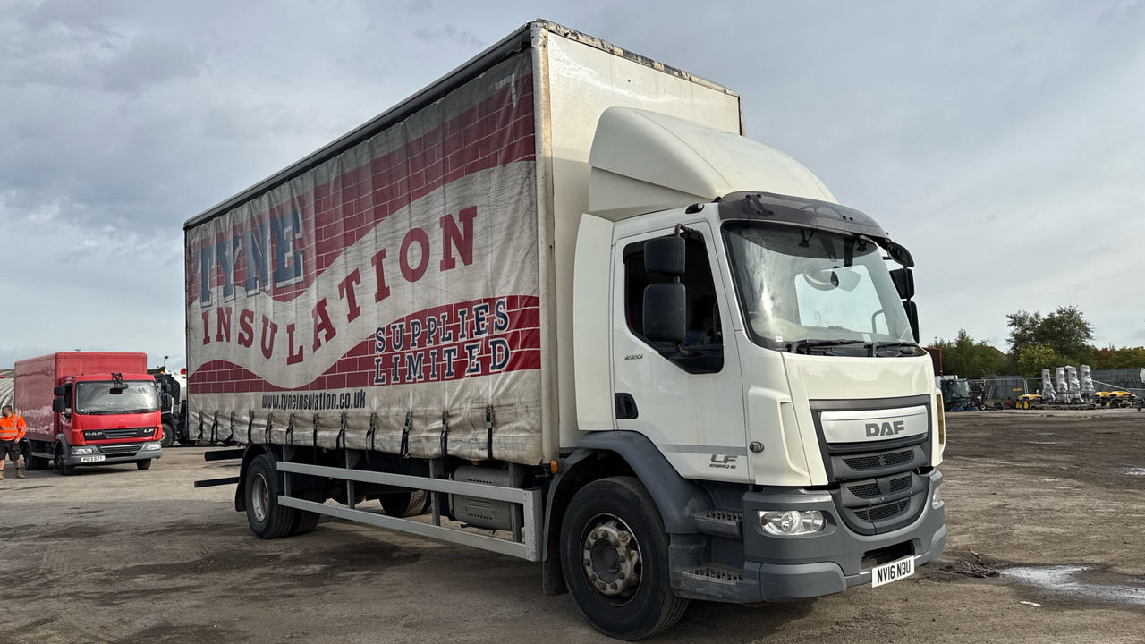 DAF LF 220 - Schuifzeilen vrachtwagen: afbeelding 1 DAF LF 220 - Schuifzeilen vrachtwagen: afbeelding 1