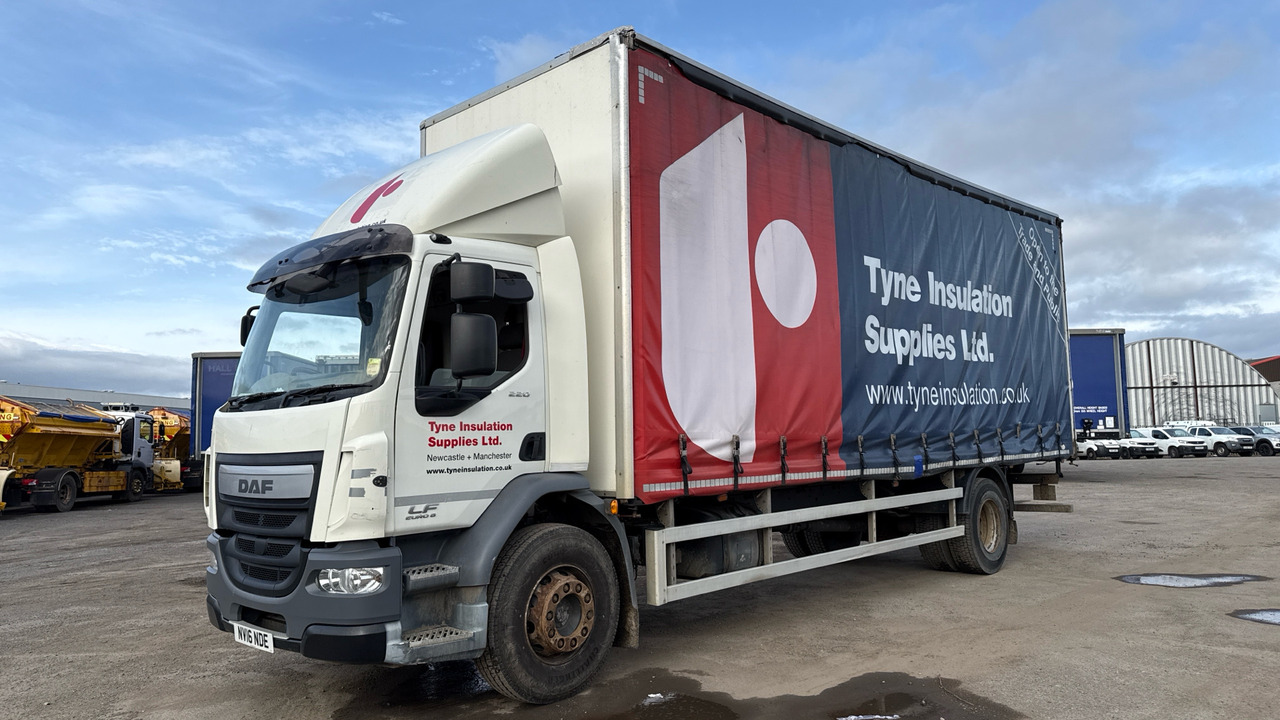 DAF LF 220 - Schuifzeilen vrachtwagen: afbeelding 2 DAF LF 220 - Schuifzeilen vrachtwagen: afbeelding 2