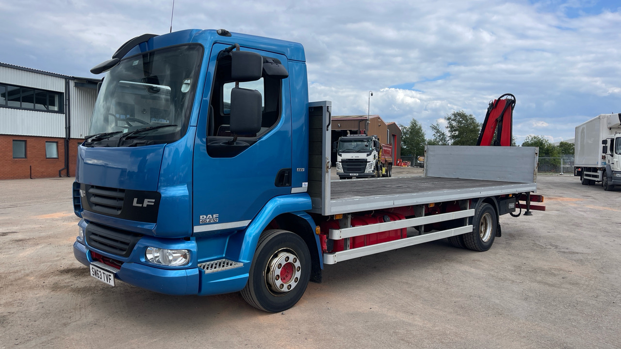 DAF LF 45.210 - Vrachtwagen met open laadbak, Kraanwagen: afbeelding 2 DAF LF 45.210 - Vrachtwagen met open laadbak, Kraanwagen: afbeelding 2